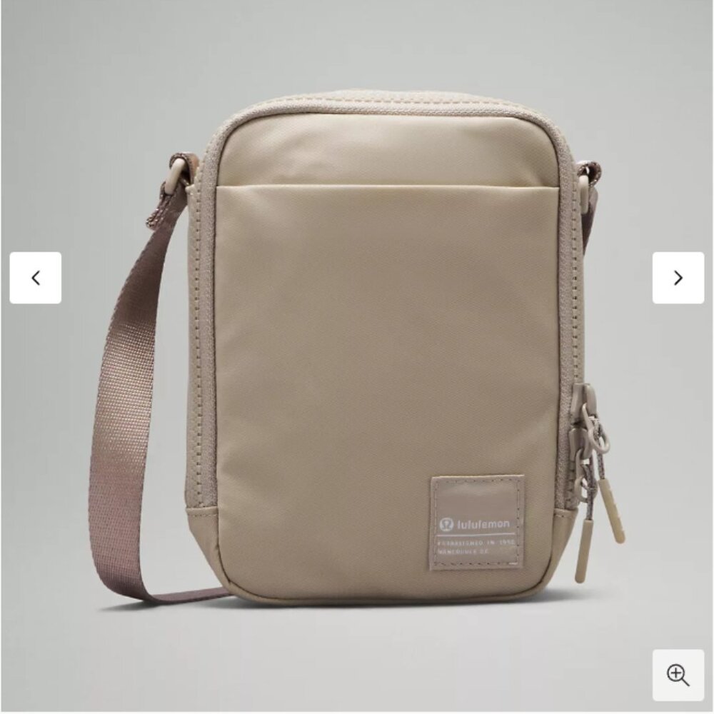 Lululemon - Easy Access Crossbody Bag 1.5L (Raw Linen)
